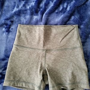 Lululemon 4" Wunder Train Shorts